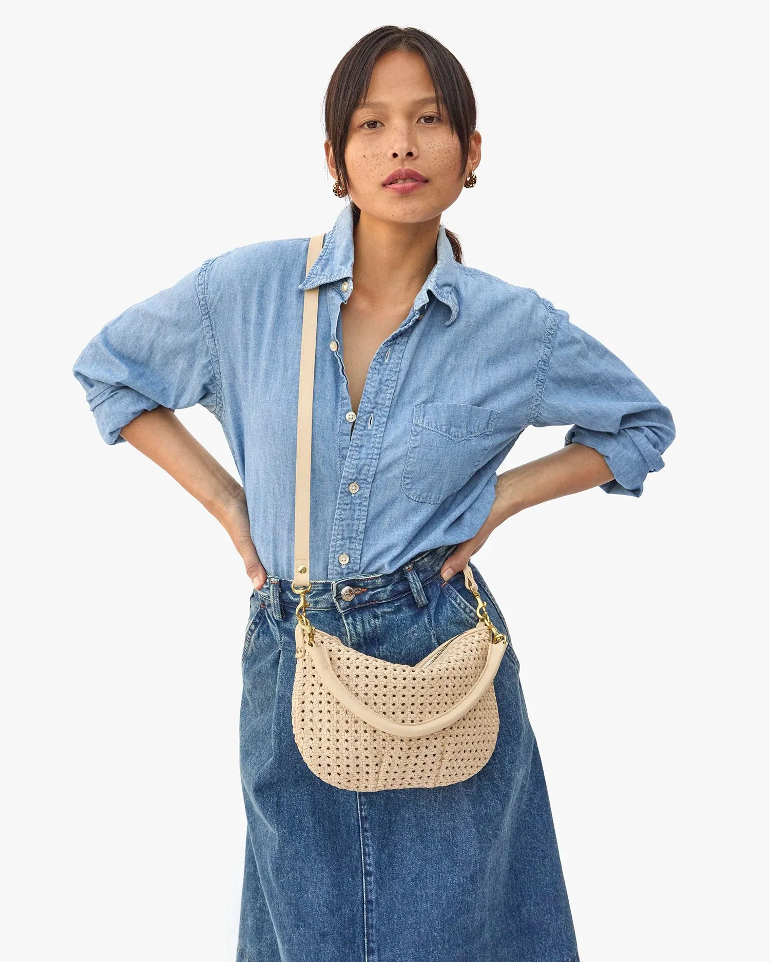 petit moyen messenger in rattan cream