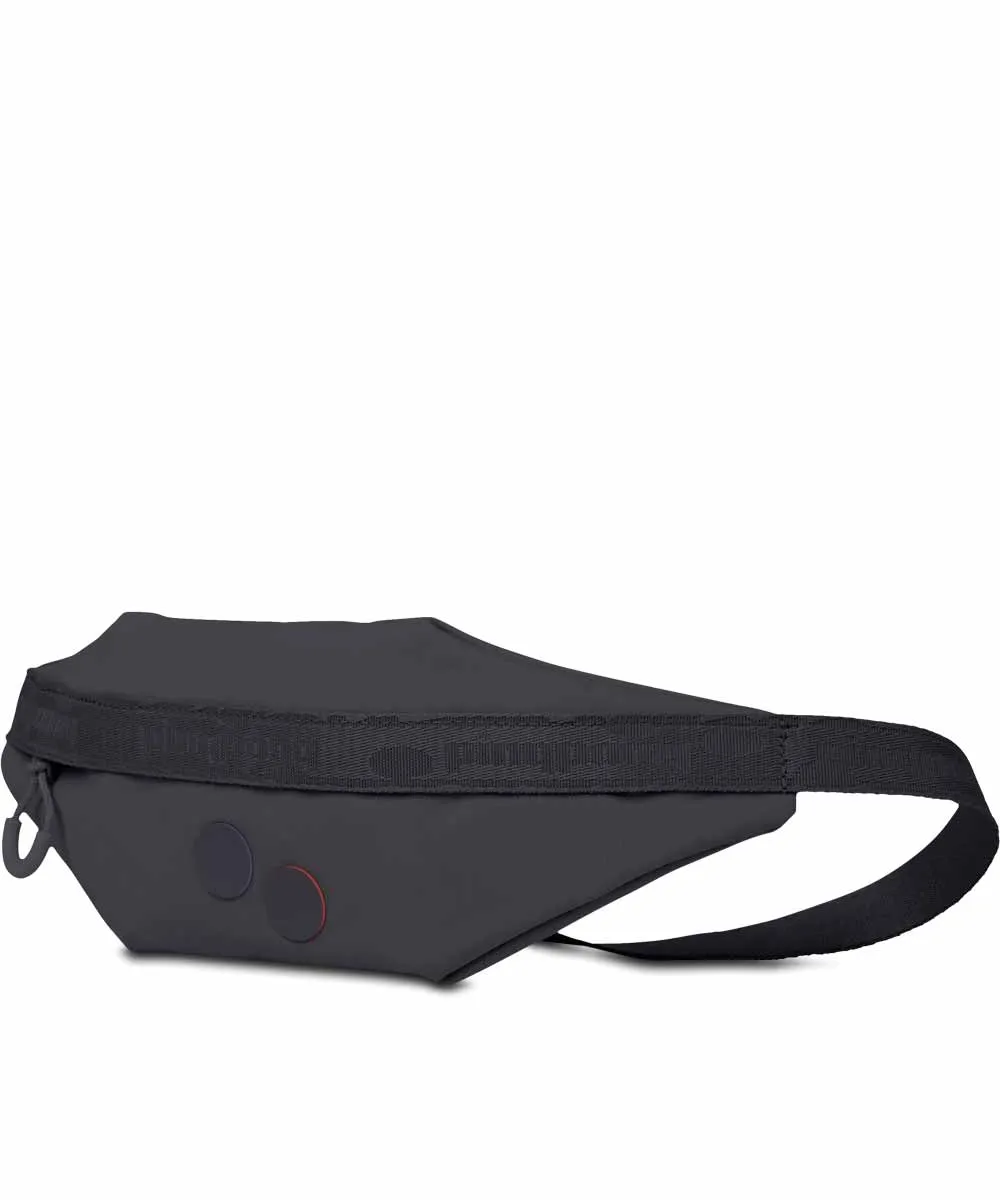 Pinqponq Nik Gürteltasche aus recycelten PET-Flaschen