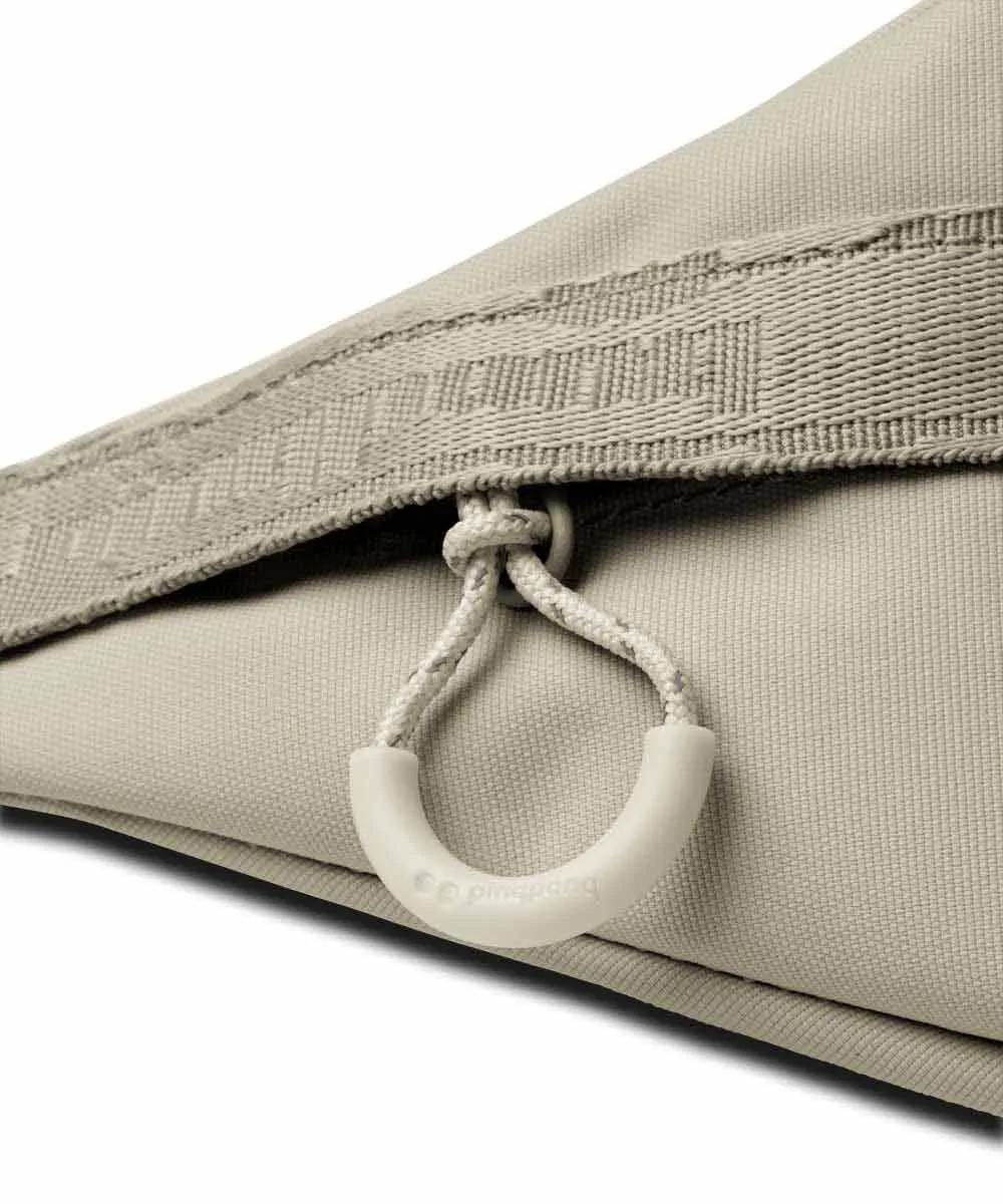 Pinqponq Nik Gürteltasche aus recycelten PET-Flaschen