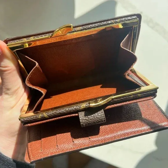 PREOWNED Louis Vuitton Brown Monogram Kiss Lock Wallet