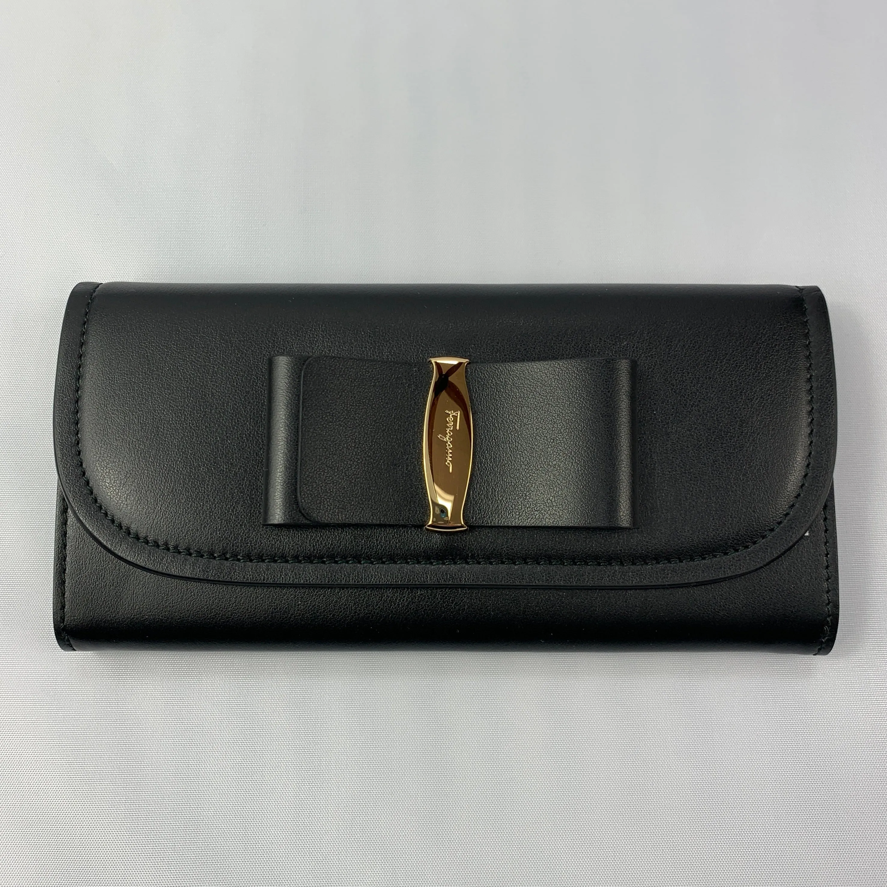 Salvatore Ferragamo Vara Bow Portfolio Continental Flap Wallet in Black