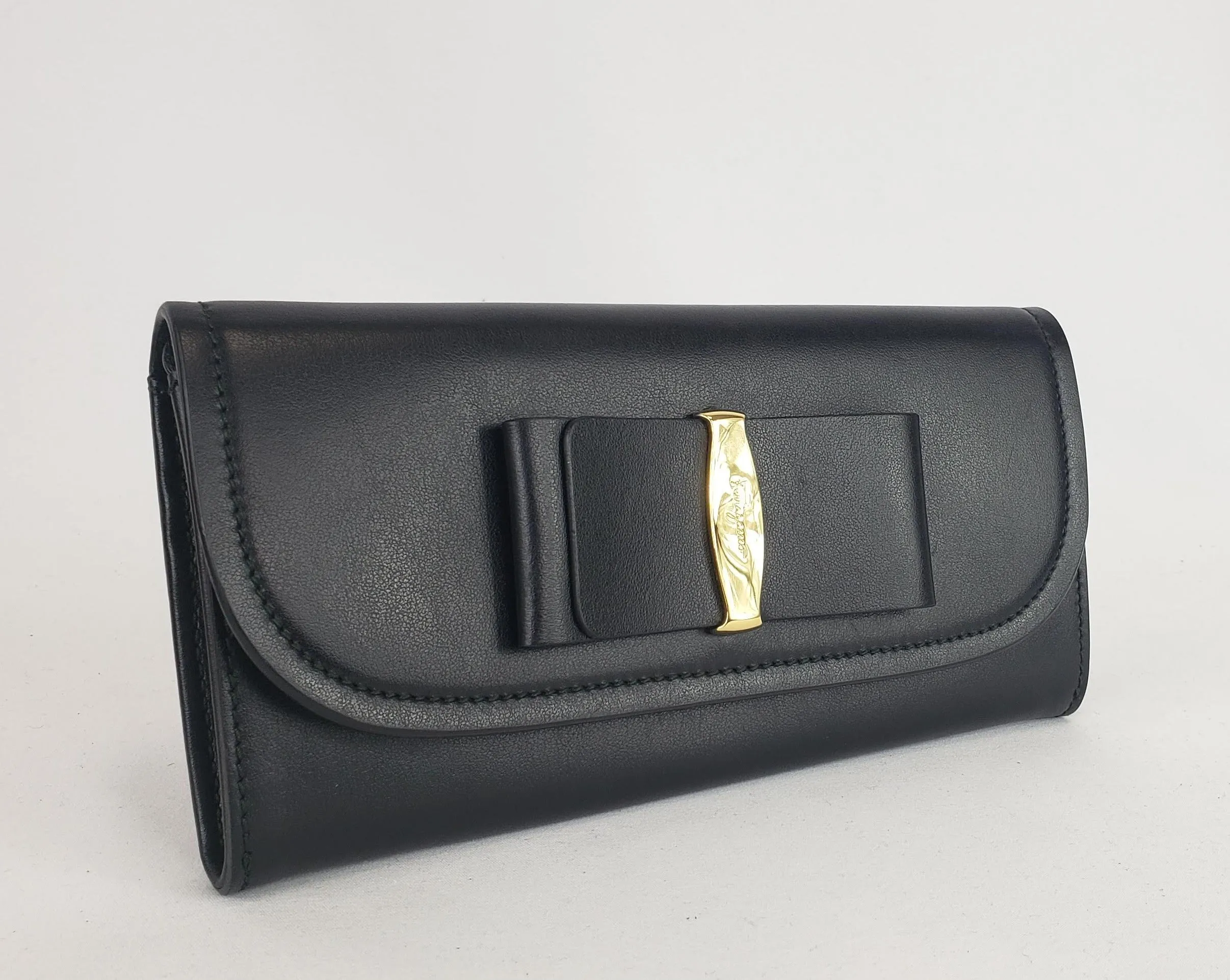 Salvatore Ferragamo Vara Bow Portfolio Continental Flap Wallet in Black