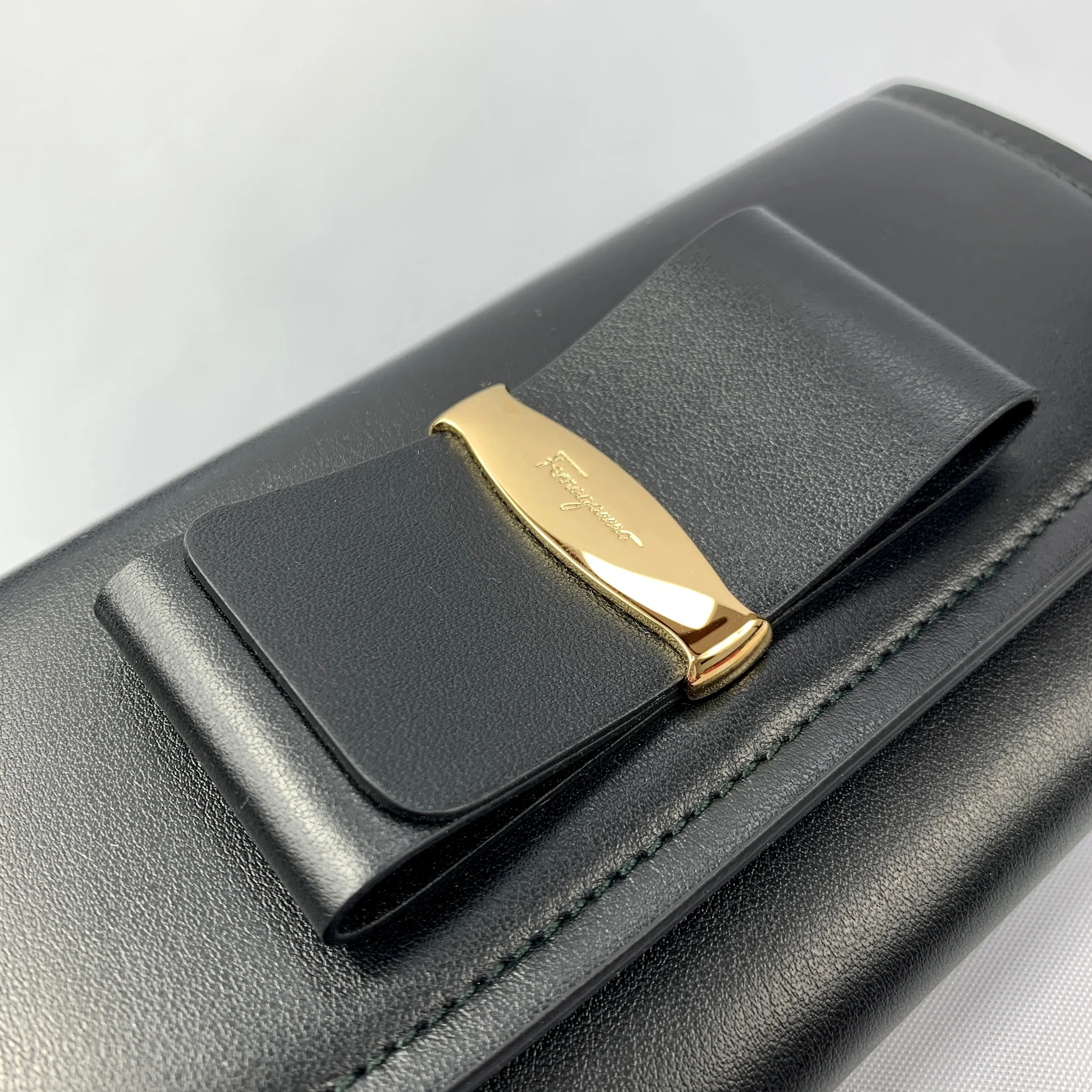 Salvatore Ferragamo Vara Bow Portfolio Continental Flap Wallet in Black