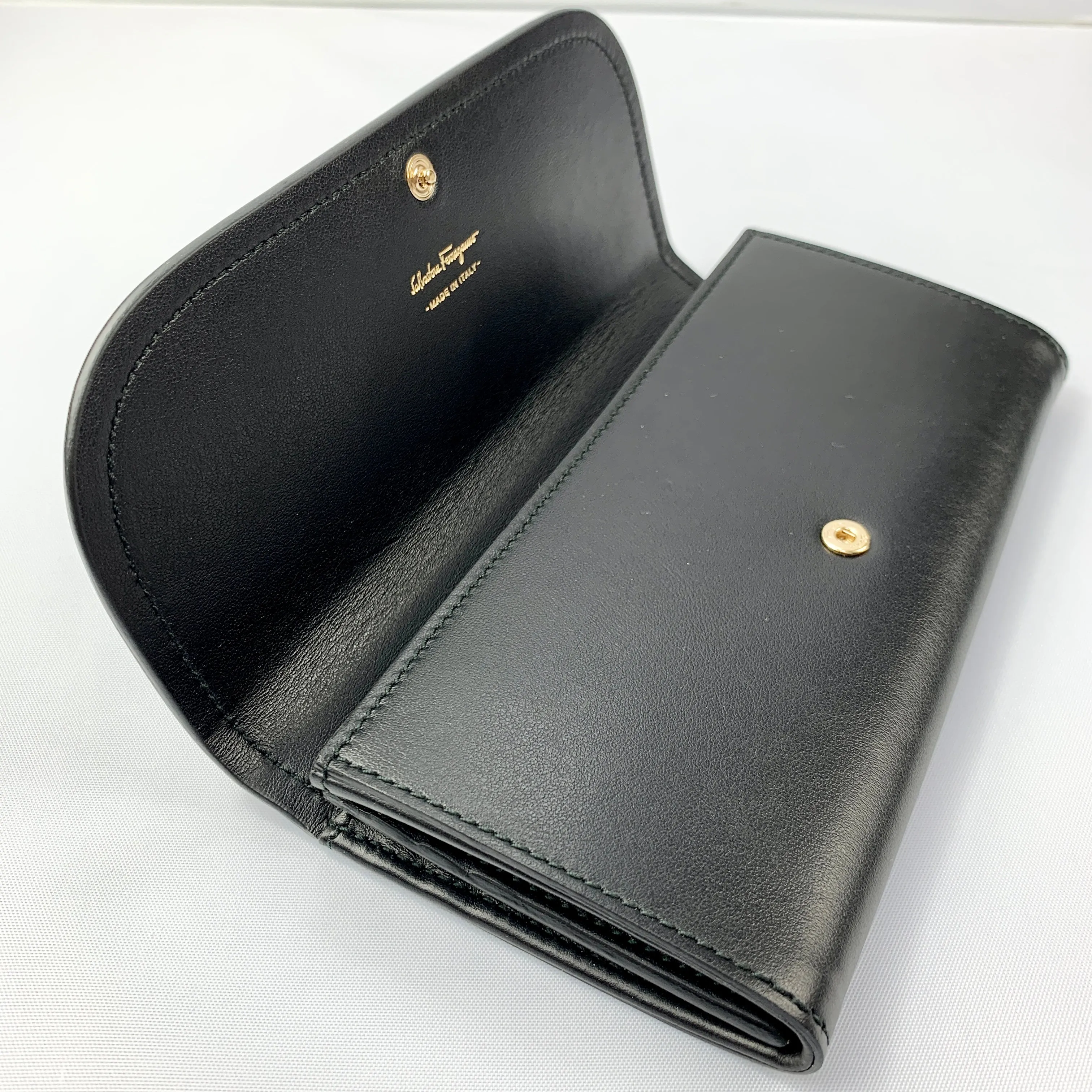 Salvatore Ferragamo Vara Bow Portfolio Continental Flap Wallet in Black