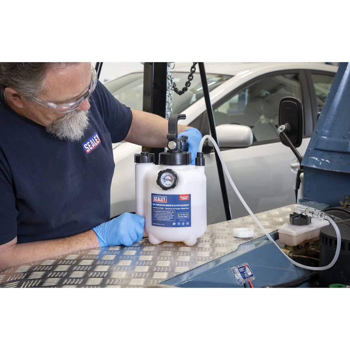 Sealey Pneumatic Brake & Clutch Bleeder 2.5L