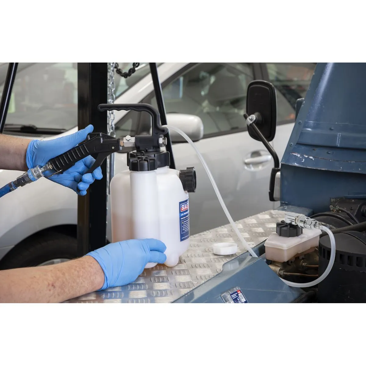Sealey Pneumatic Brake & Clutch Bleeder 2.5L