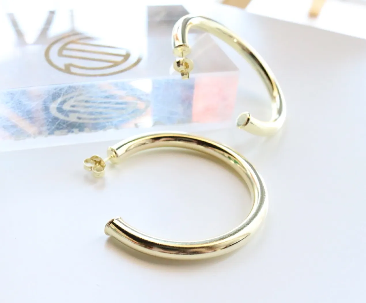 Shiny Arlene Hoop - 18K Gold Plated