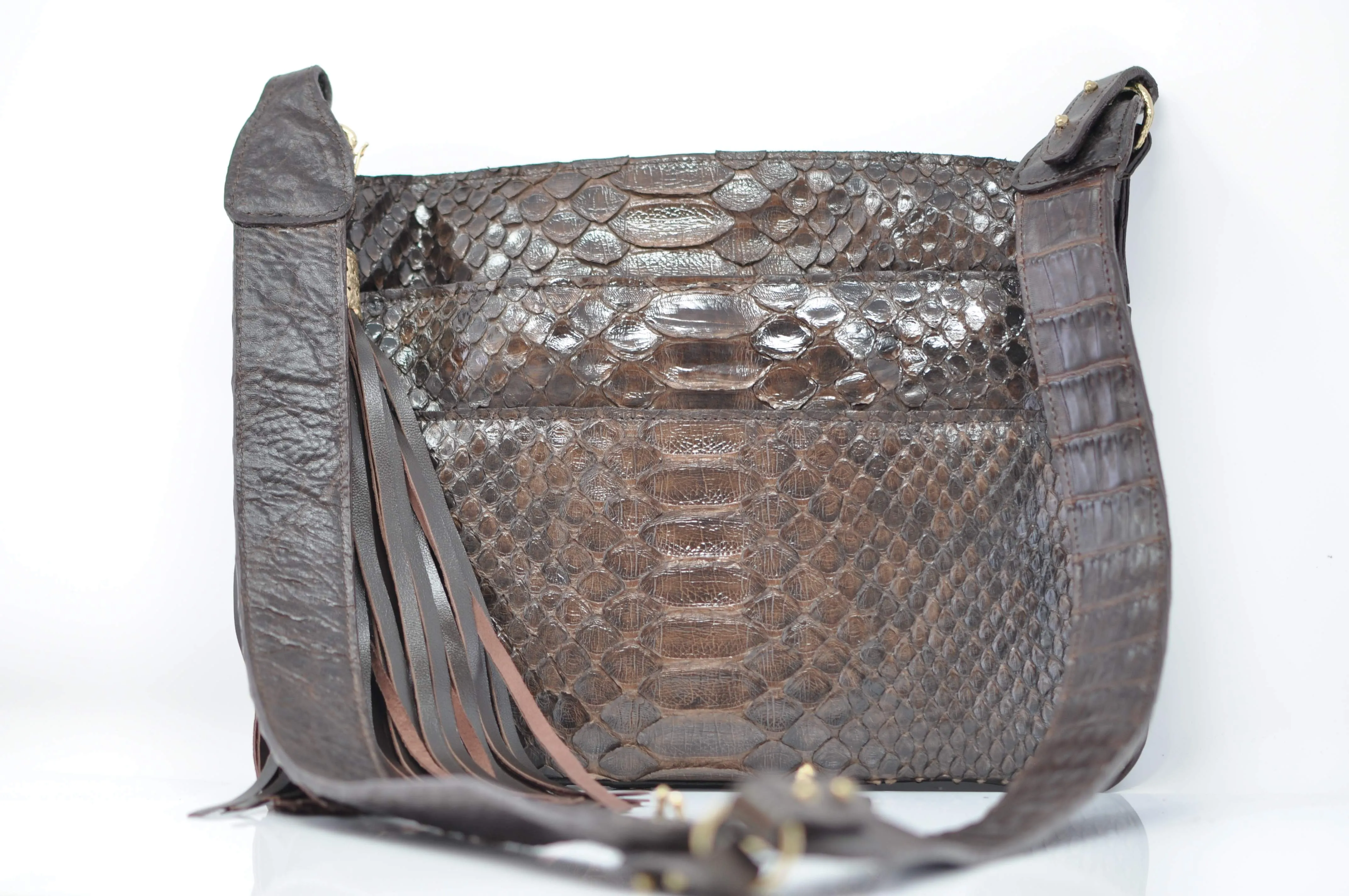 SLIPPOCKET CROSSBODY IN BROWN CAIMAN