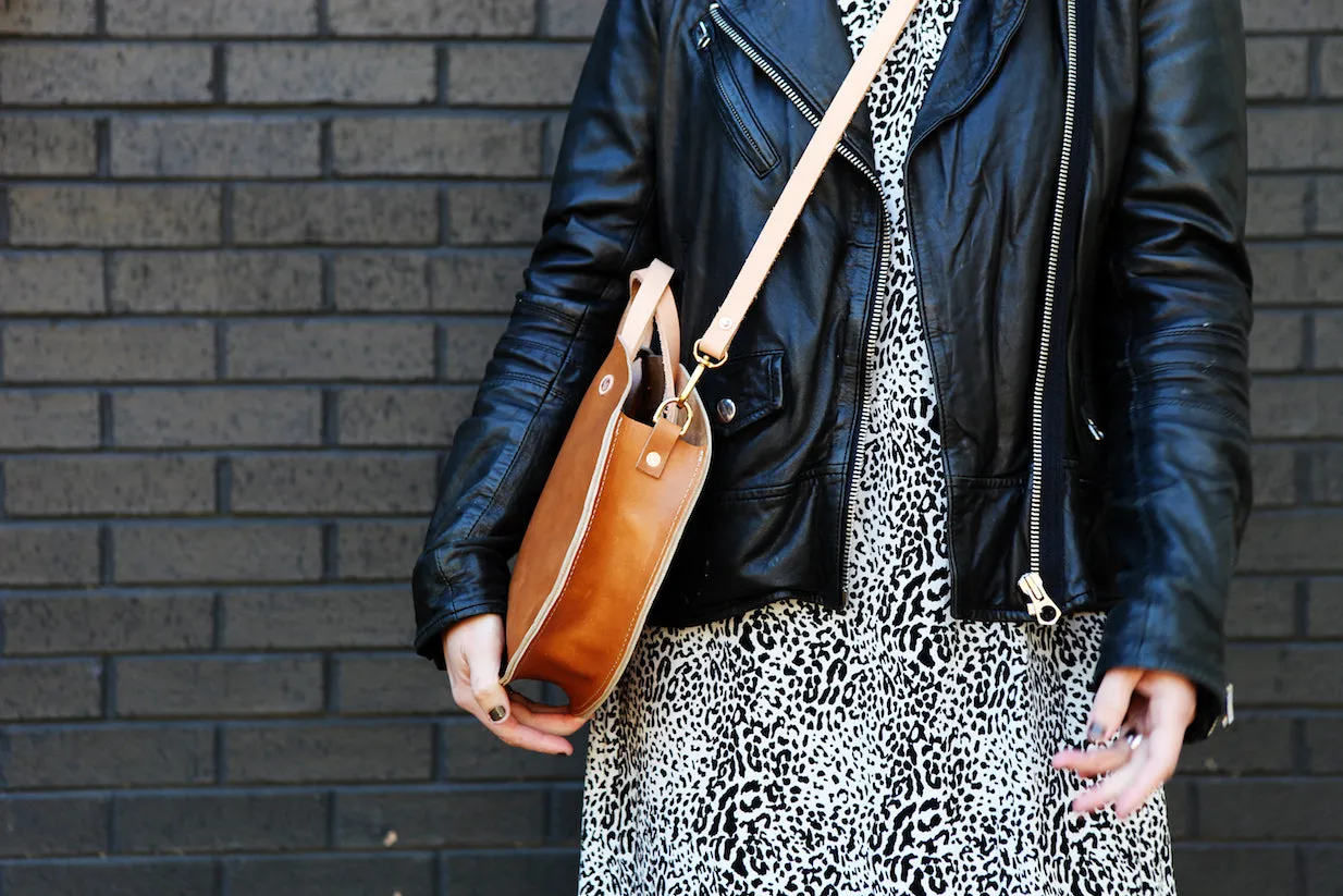 the roundabout crossbody, honey tan