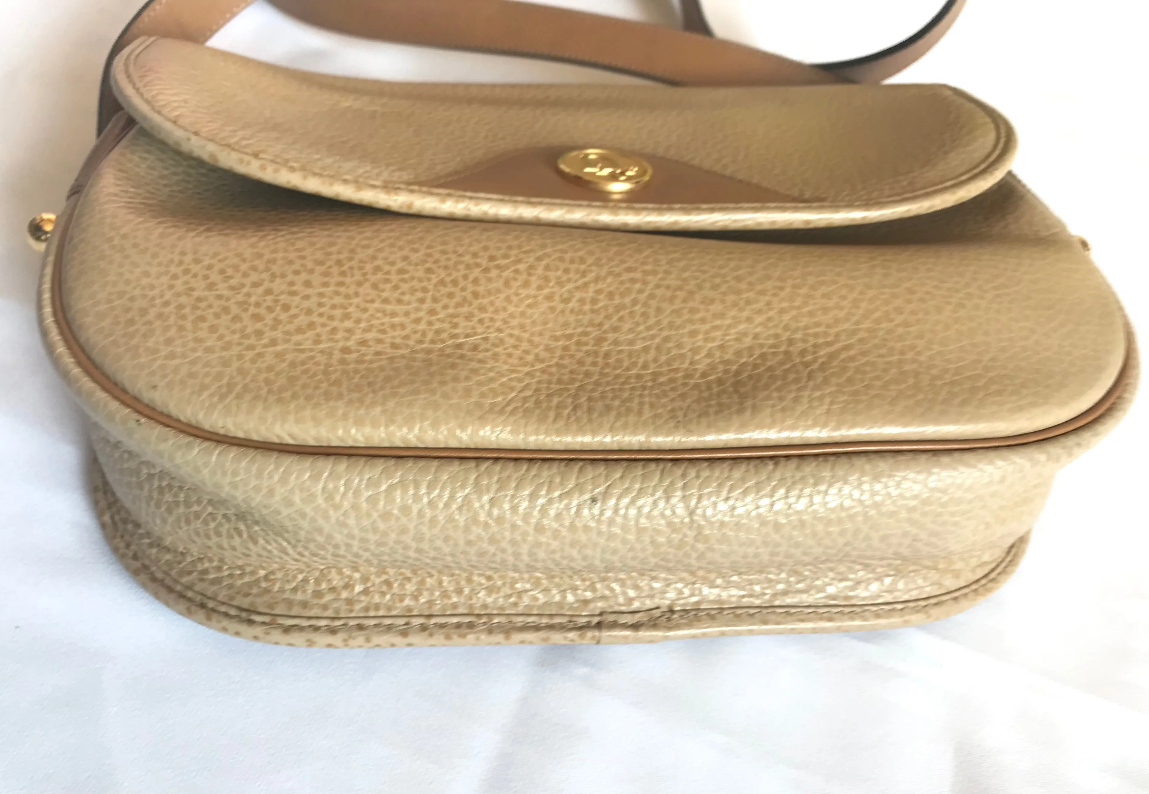 Vintage Christian Dior nude beige leather purse, shoulder bag with golden Dior motif. Classic purse. 0506286