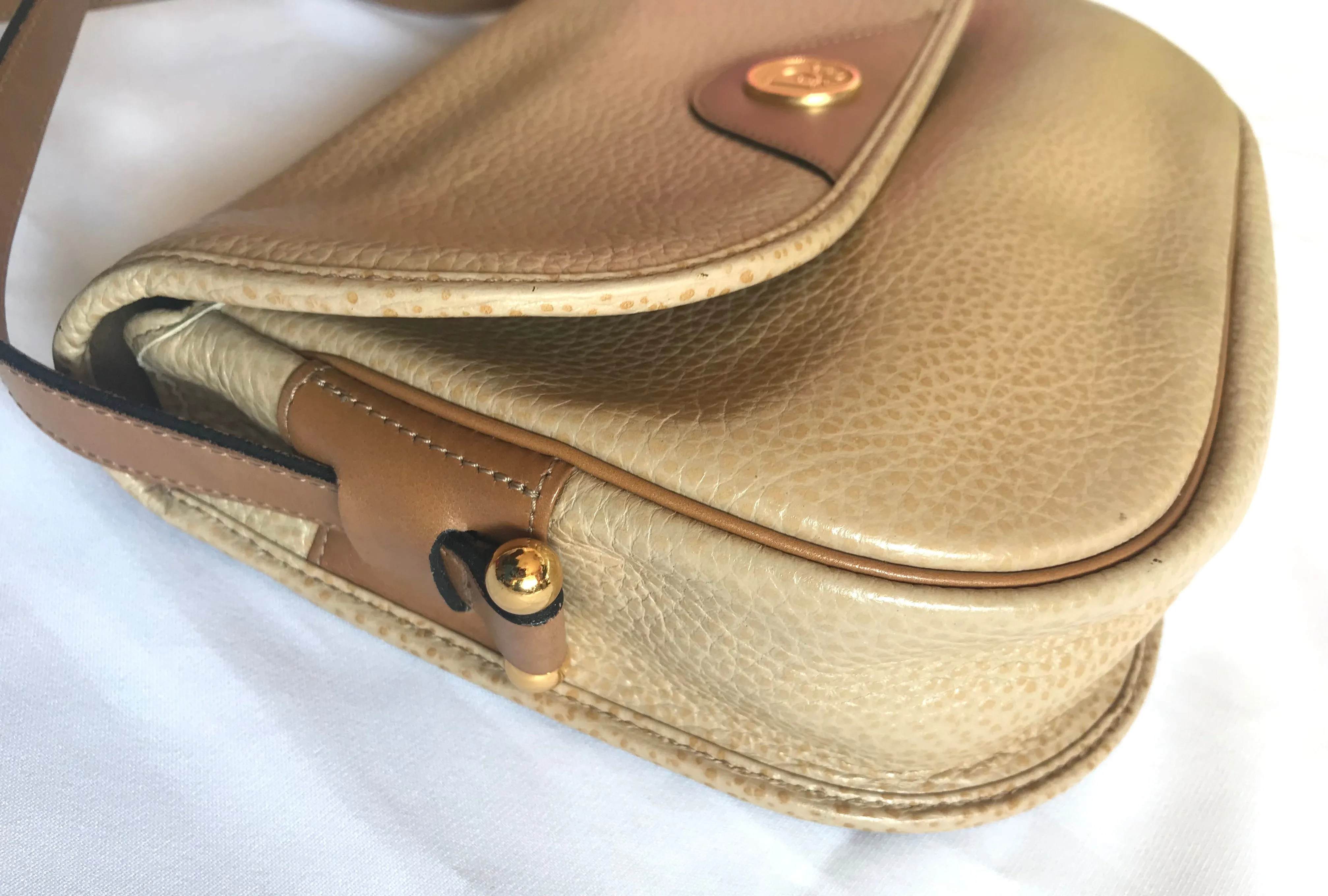 Vintage Christian Dior nude beige leather purse, shoulder bag with golden Dior motif. Classic purse. 0506286