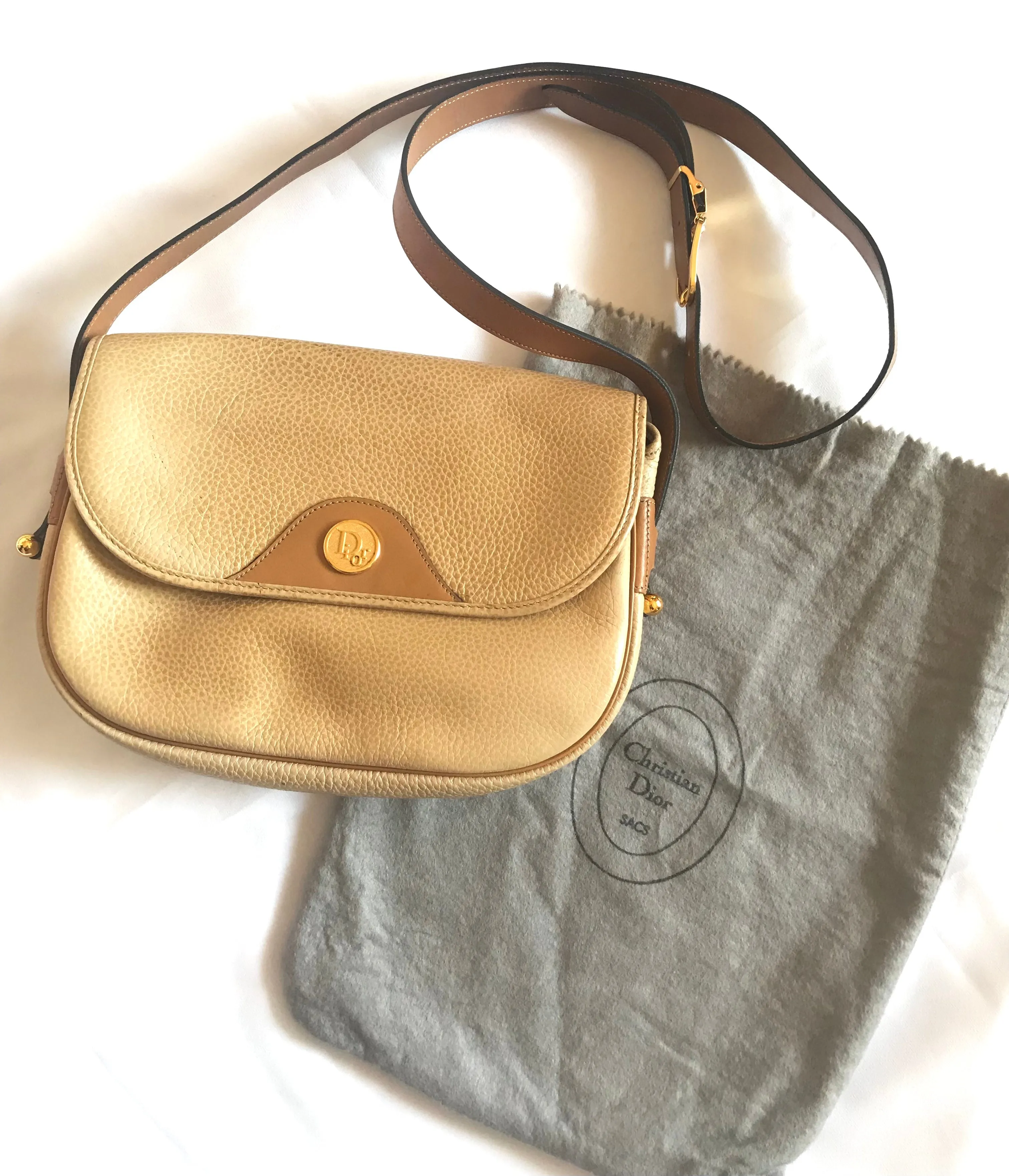 Vintage Christian Dior nude beige leather purse, shoulder bag with golden Dior motif. Classic purse. 0506286