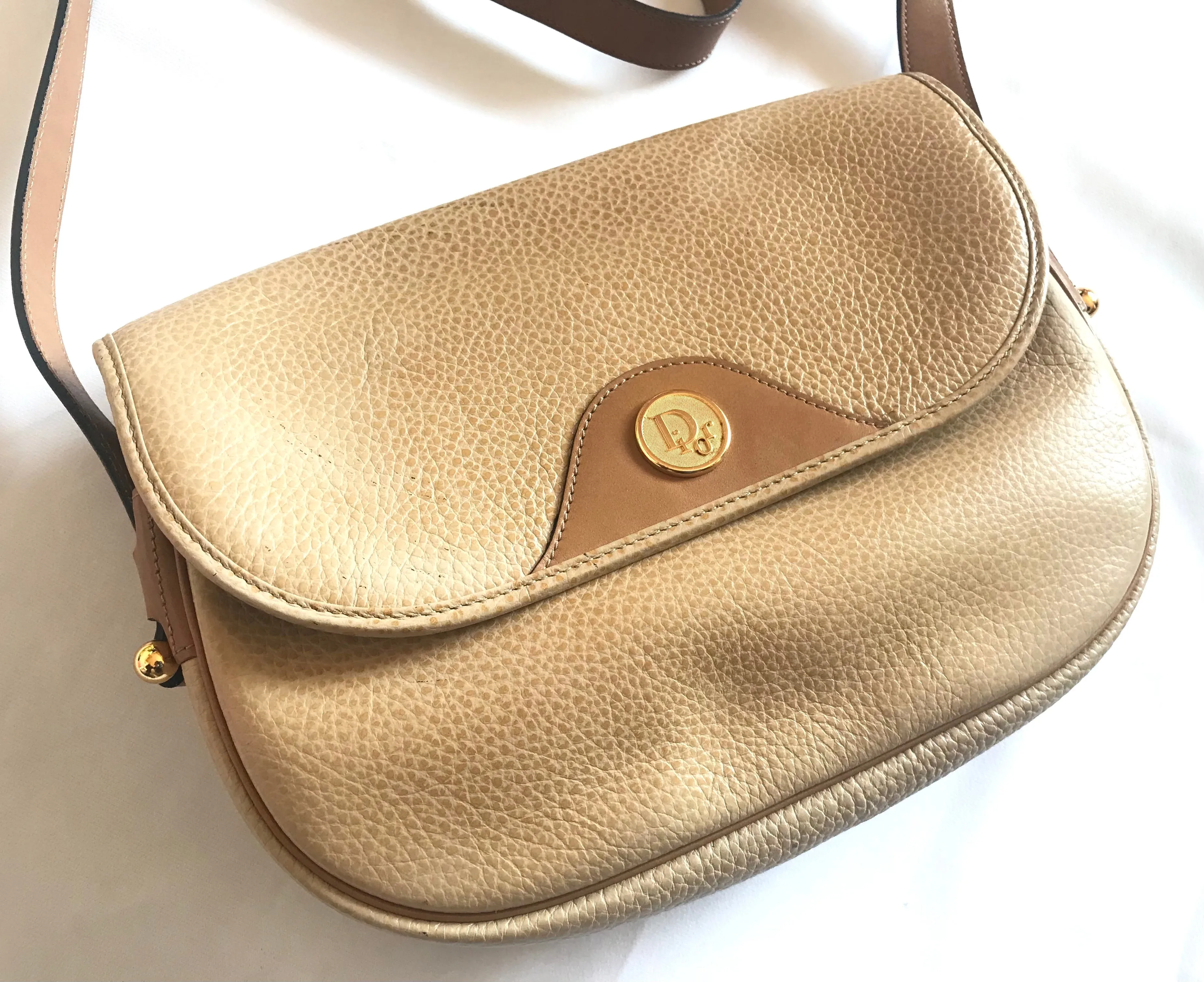 Vintage Christian Dior nude beige leather purse, shoulder bag with golden Dior motif. Classic purse. 0506286
