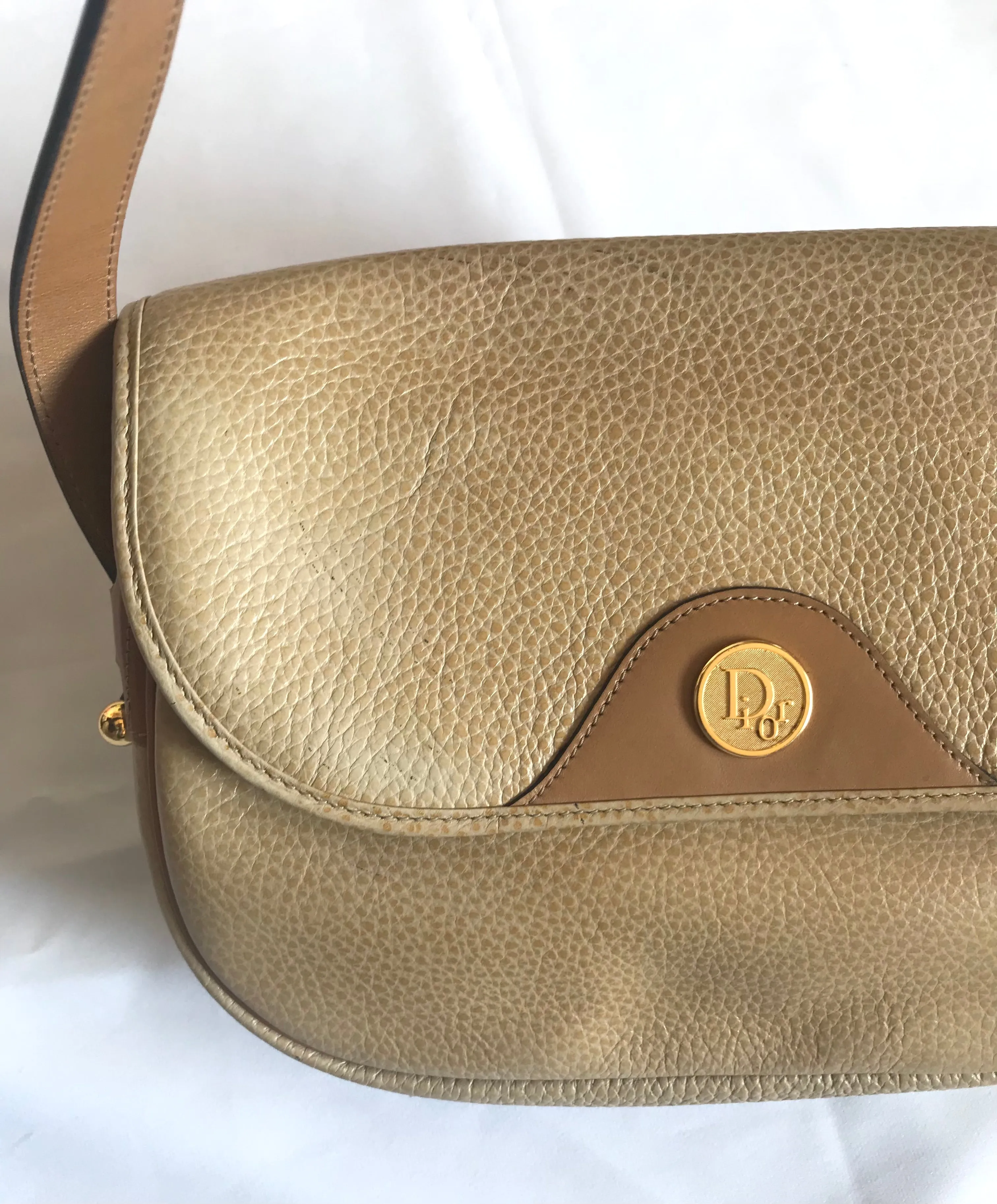 Vintage Christian Dior nude beige leather purse, shoulder bag with golden Dior motif. Classic purse. 0506286