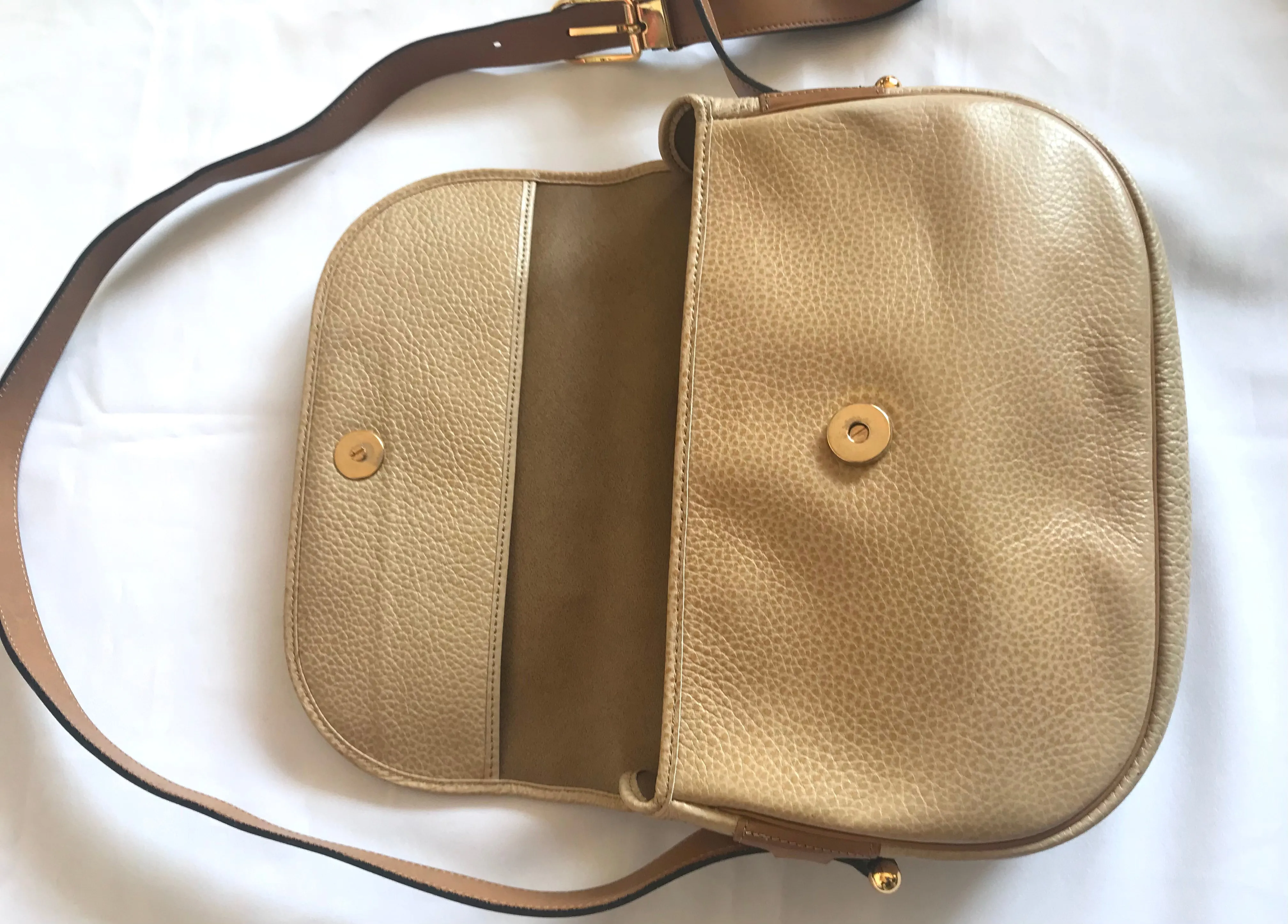 Vintage Christian Dior nude beige leather purse, shoulder bag with golden Dior motif. Classic purse. 0506286