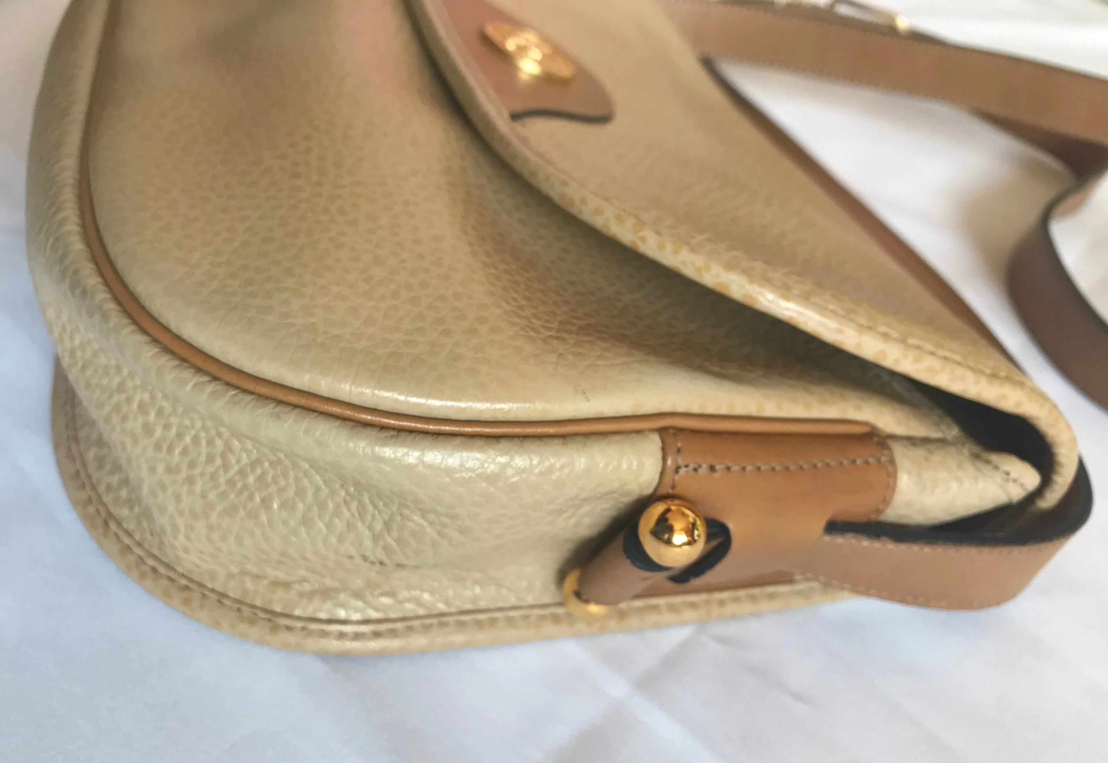Vintage Christian Dior nude beige leather purse, shoulder bag with golden Dior motif. Classic purse. 0506286