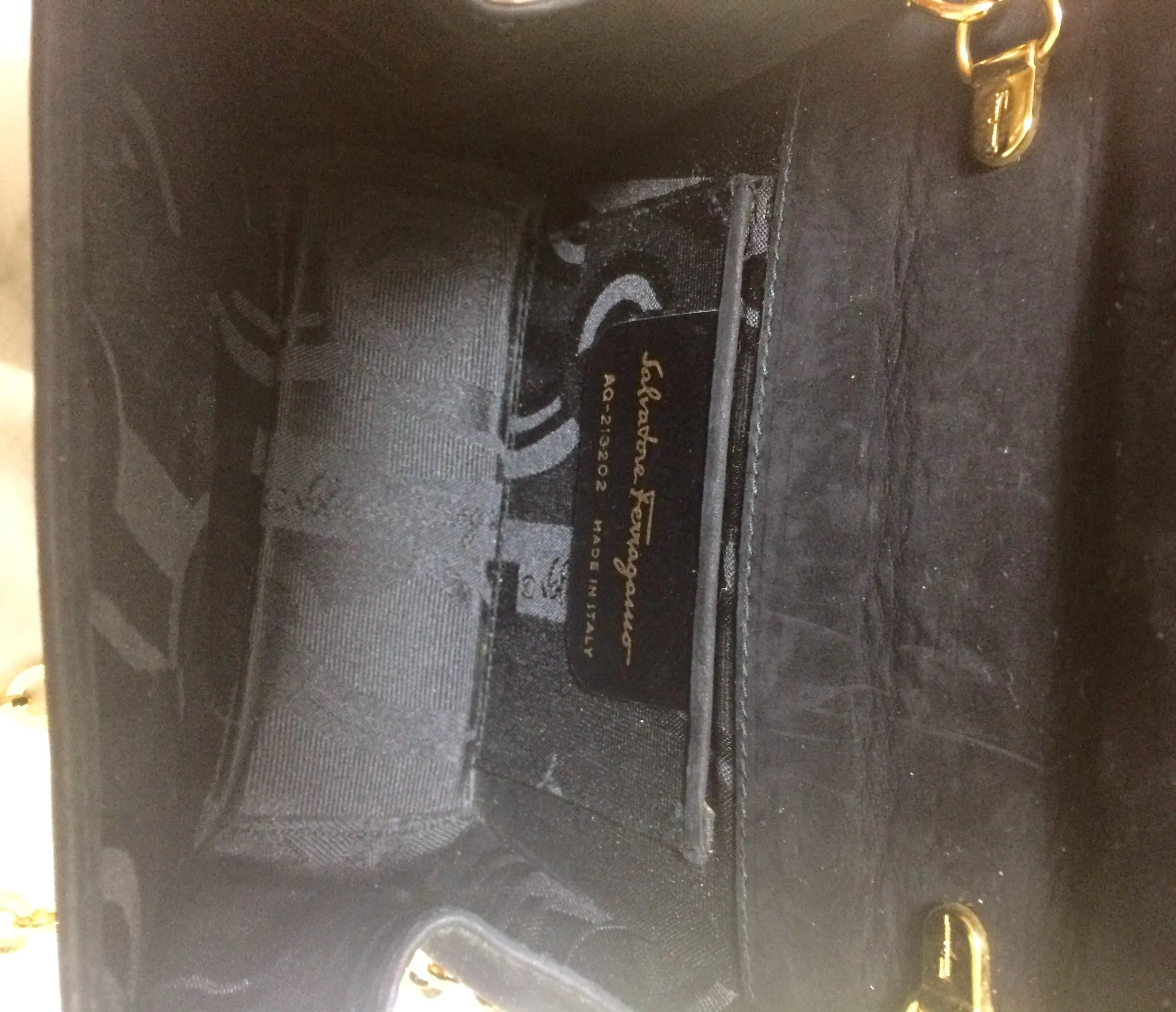 Vintage Salvatore Ferragamo black leather shoulder mini bag with golden chain and Vara bow motif. Clutch purse from Vara collection. R041011