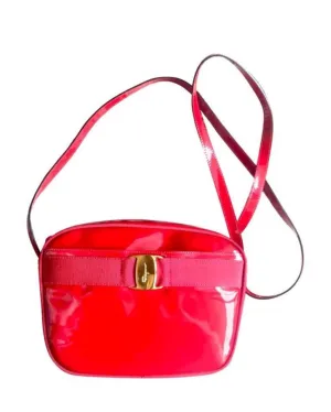 Vintage Salvatore Ferragamo vara collection patent enamel lipstick red shoulder bag with gold tone bow charm. Classic purse. 050407r3