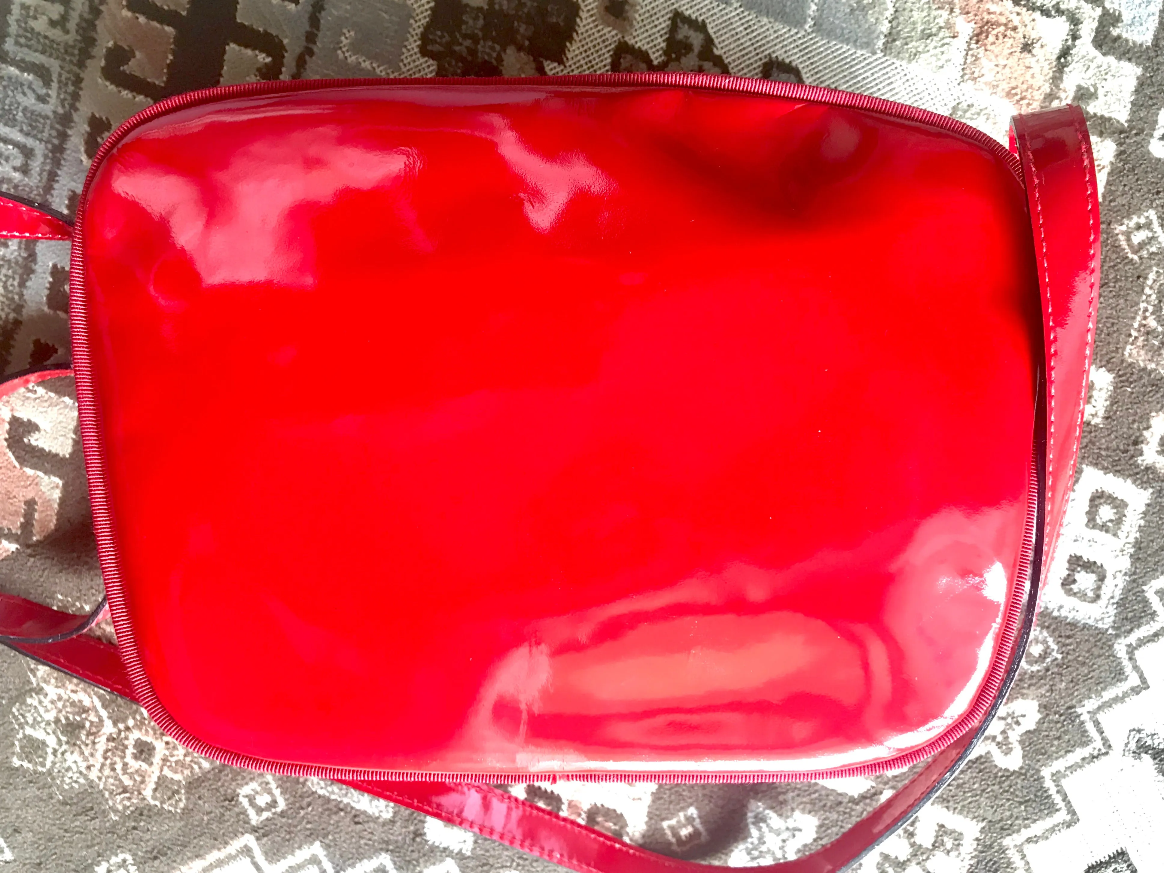 Vintage Salvatore Ferragamo vara collection patent enamel lipstick red shoulder bag with gold tone bow charm. Classic purse. 050407r3