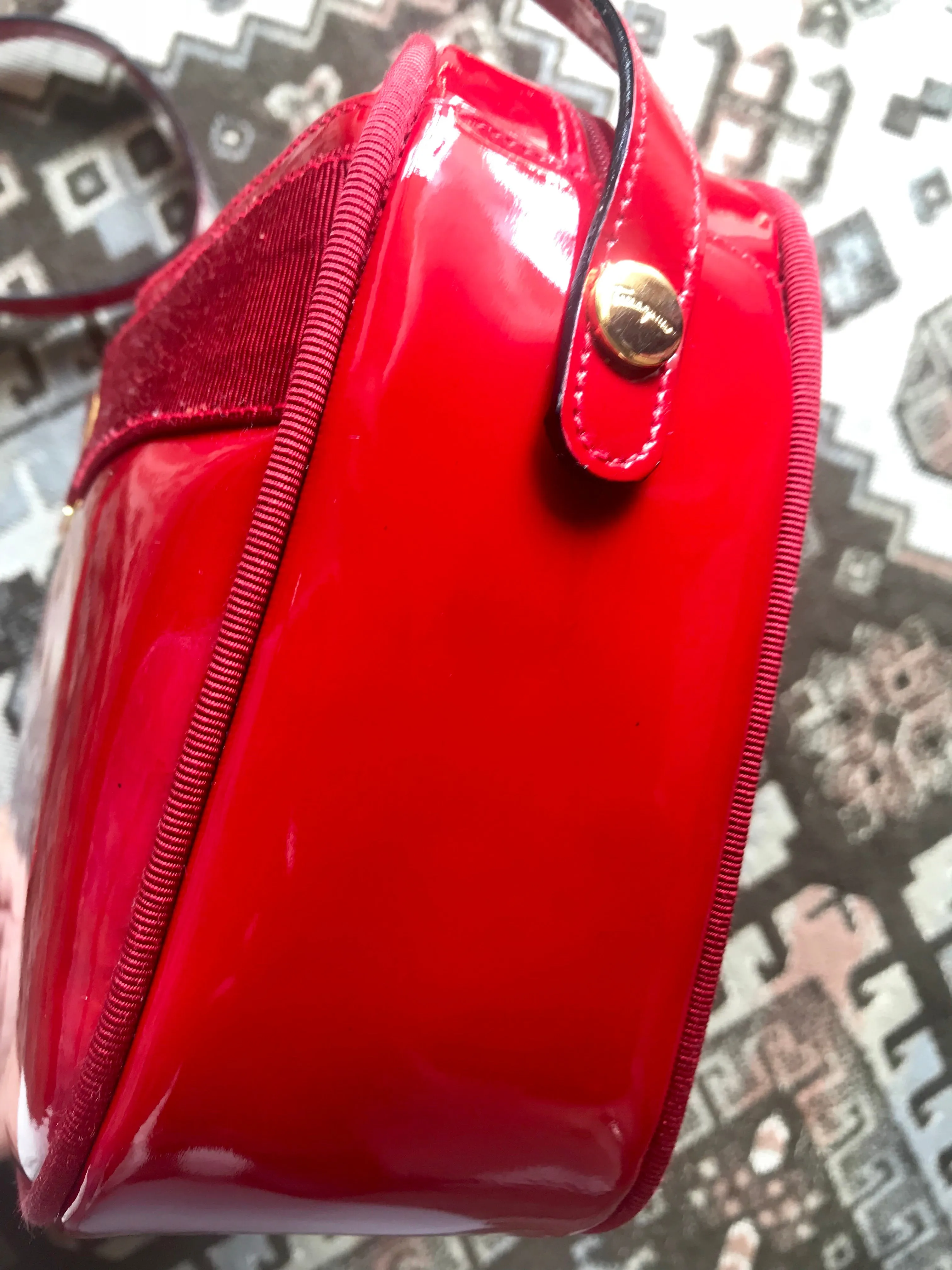 Vintage Salvatore Ferragamo vara collection patent enamel lipstick red shoulder bag with gold tone bow charm. Classic purse. 050407r3