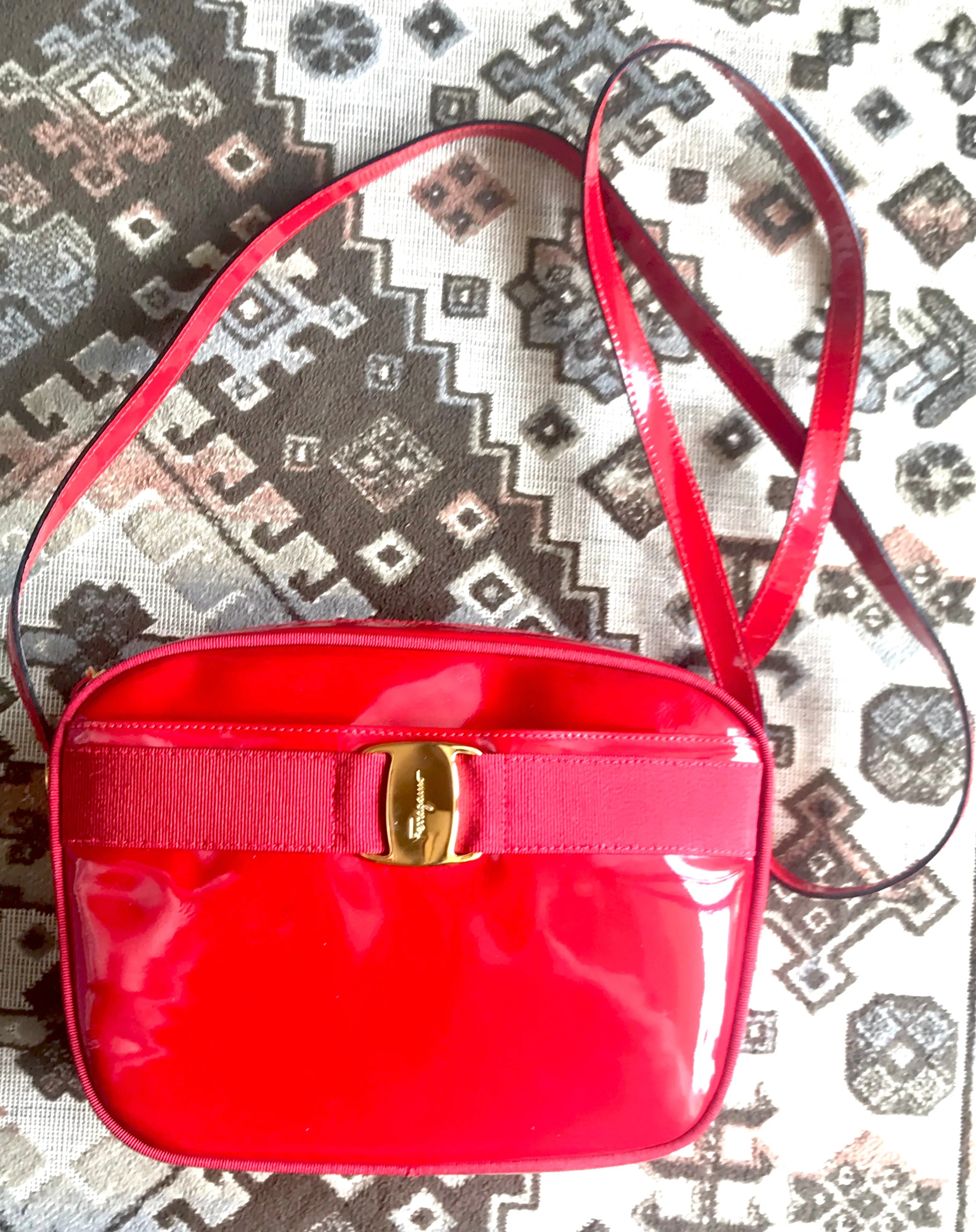 Vintage Salvatore Ferragamo vara collection patent enamel lipstick red shoulder bag with gold tone bow charm. Classic purse. 050407r3