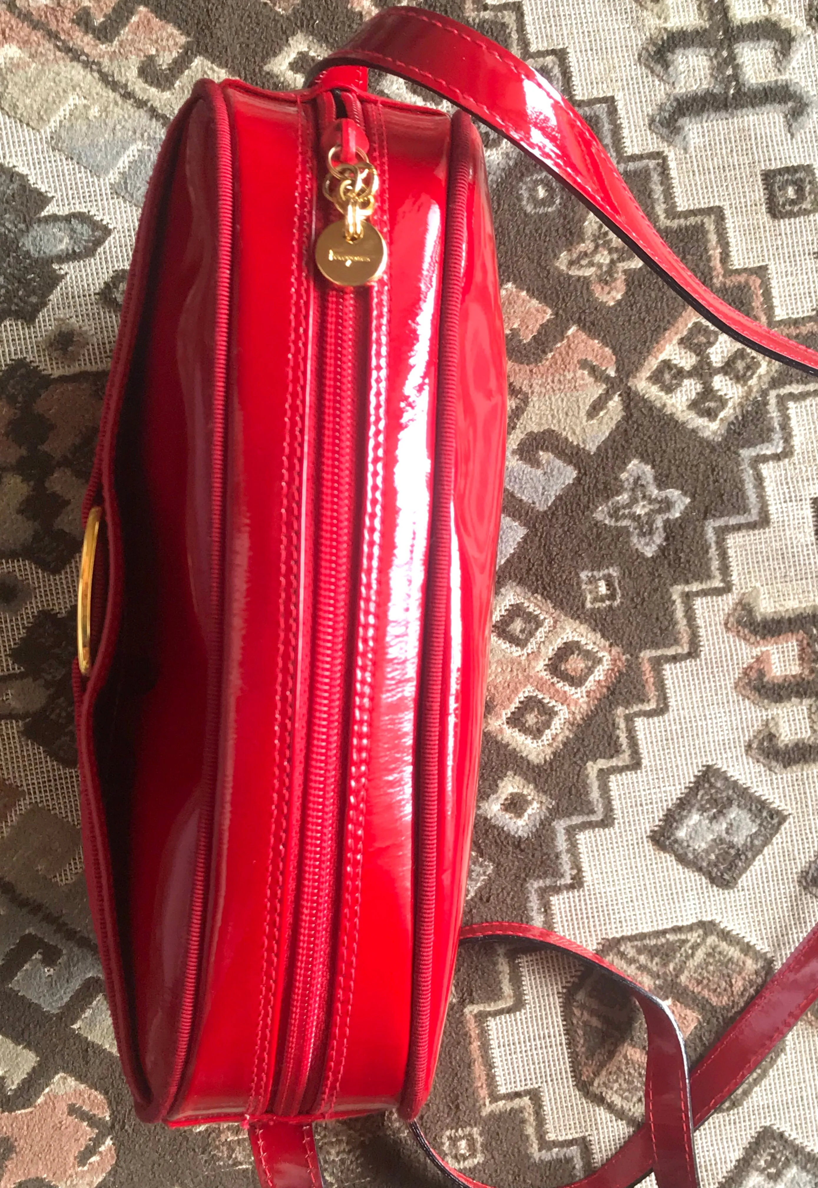 Vintage Salvatore Ferragamo vara collection patent enamel lipstick red shoulder bag with gold tone bow charm. Classic purse. 050407r3
