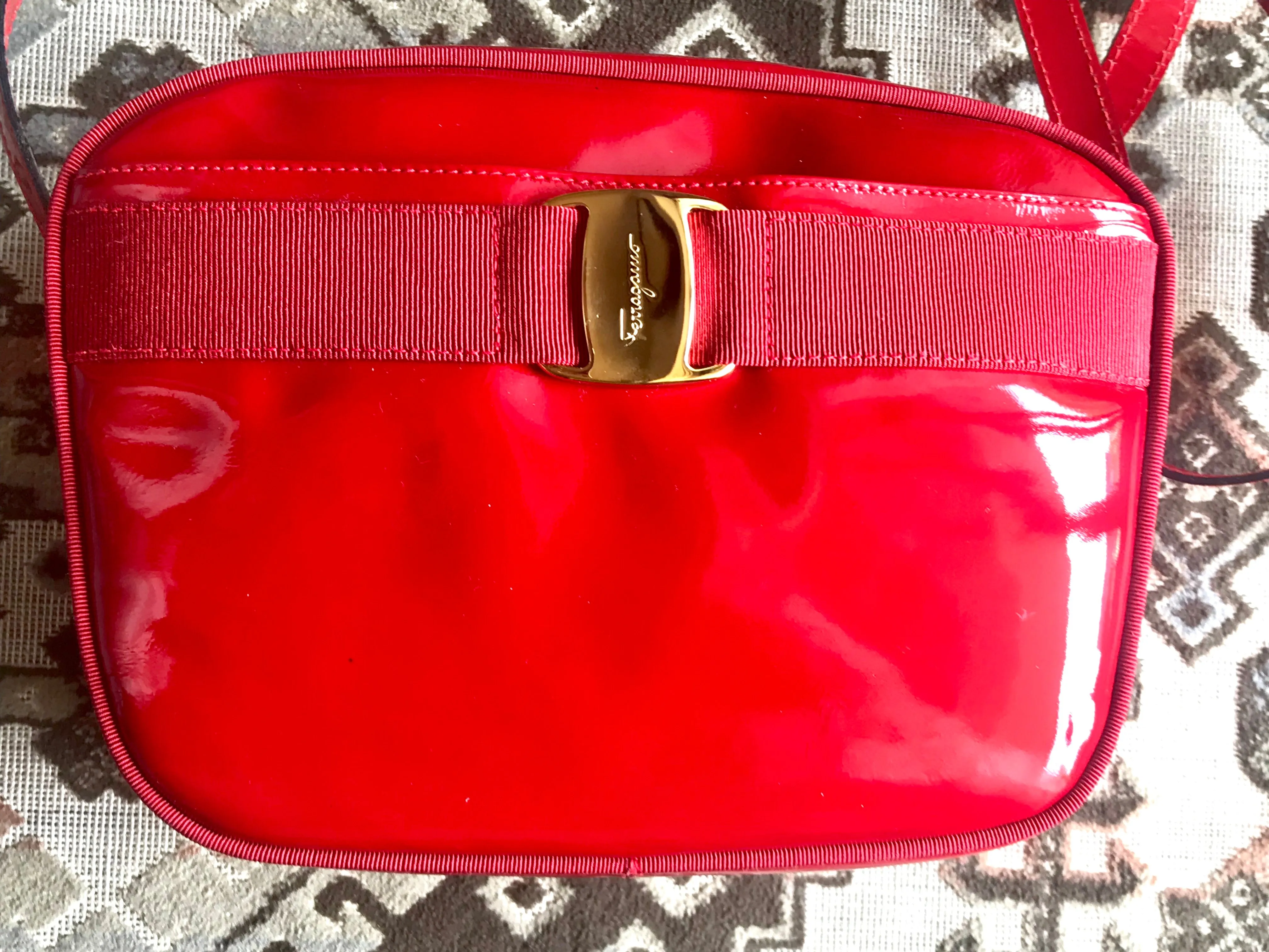 Vintage Salvatore Ferragamo vara collection patent enamel lipstick red shoulder bag with gold tone bow charm. Classic purse. 050407r3