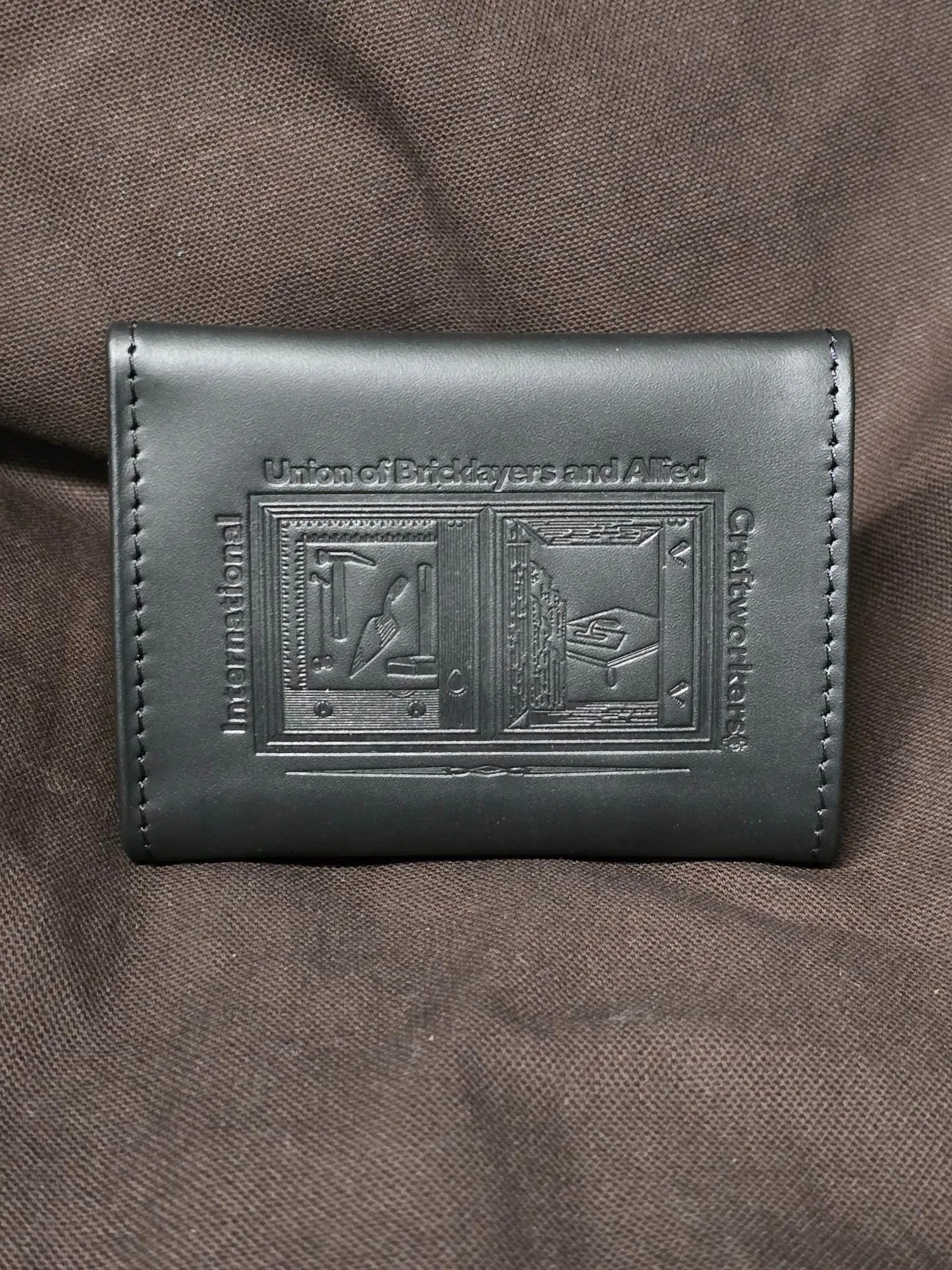 W06 - TRI-FOLD LEATHER WALLET EMBOSSED W/ BAC LOGO