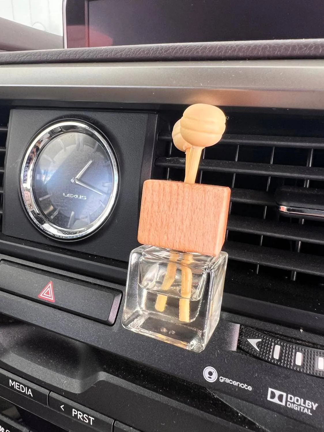 White Oak & Vanilla Vent Clip Car Freshener Diffuser