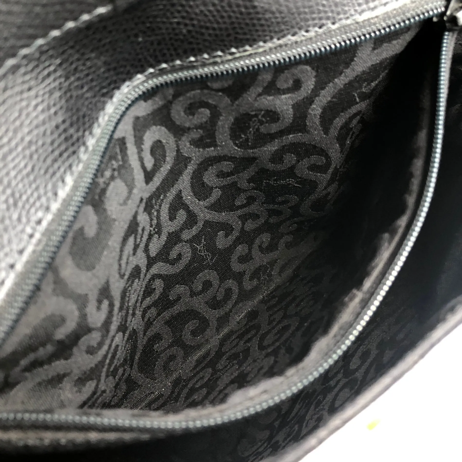 Yves Saint Laurent YSL Logo Shoulder bag Black Vintage cmeran